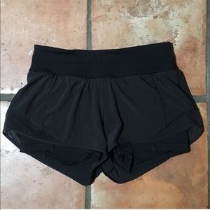 lululemon HOTTY HOT SHORT *NAKED 4" BLACK, size 8